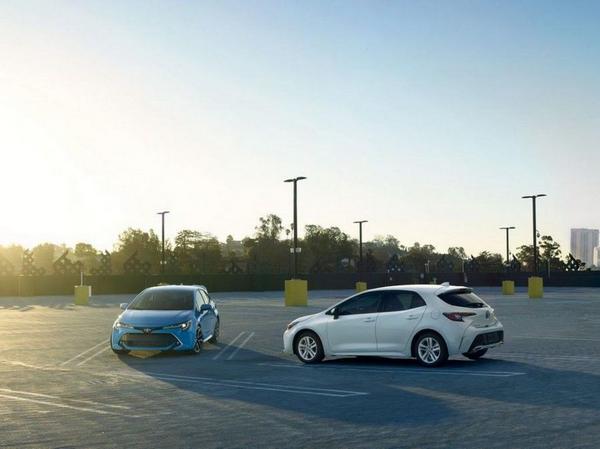 toyota auris 2021 see what's new photos versions details